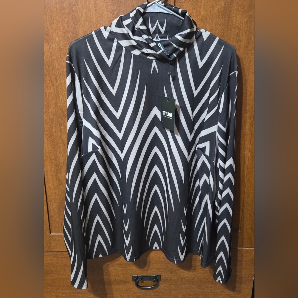 STYLEWE Monochrome Geometric Long Sleeve Top